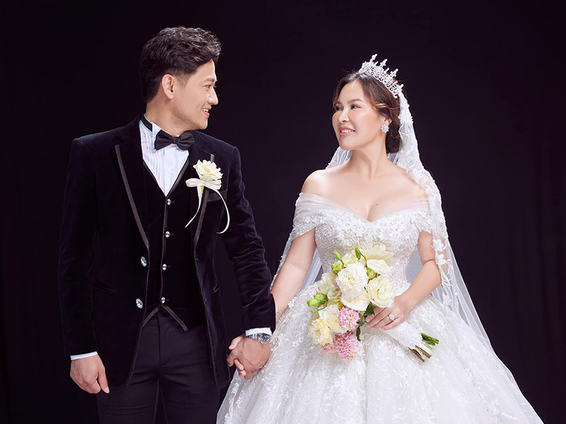 Sau 1 năm cầu hôn, Quý Bình làm đám cưới. Ảnh: FBNV