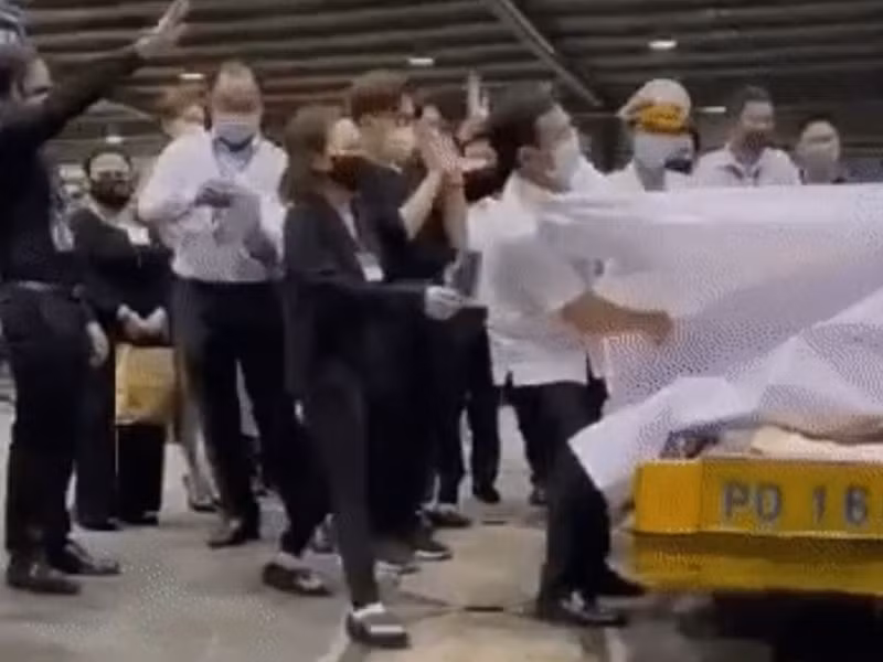 Hoài Linh chia sẻ về sự ra đi của nghệ sĩ Chí Tài khiến bao người xúc động: "Bây giờ chẳng ai cô độc hơn anh đâu, 2/3 quãng đời anh đi chung với ông ấy, giờ còn lại mỗi mình". Ảnh: cắt ra từ clip