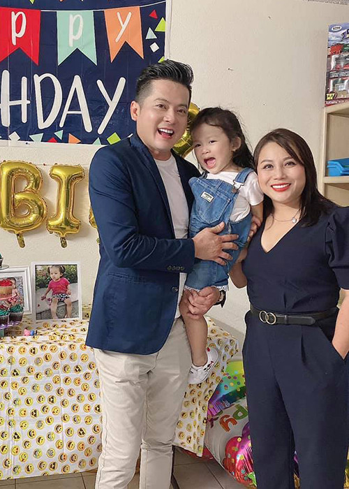 Theo Quỳnh Như, chỉ đến khi Hoàng Anh quay một chương trình gần đây với bạn diễn nữ, cô có chút hờn ghen muốn anh rời chương trình song Hoàng Anh bỏ nhà đi và quyết định ly hôn.