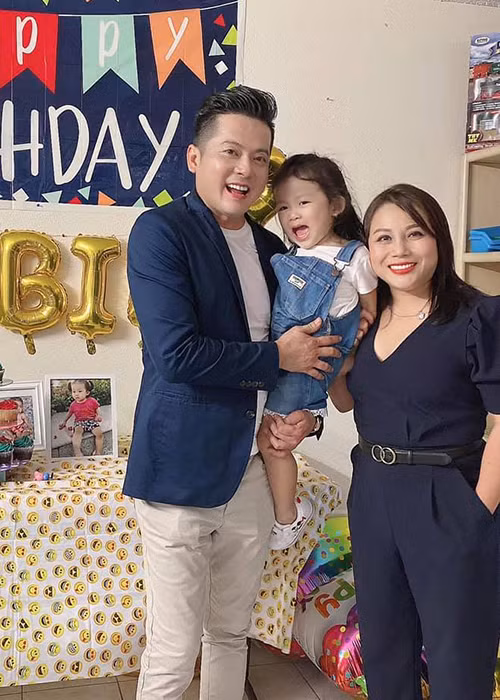 Theo Quỳnh Như, chỉ đến khi Hoàng Anh quay một chương trình gần đây với bạn diễn nữ, cô có chút hờn ghen muốn anh rời chương trình song Hoàng Anh bỏ nhà đi và quyết định ly hôn.