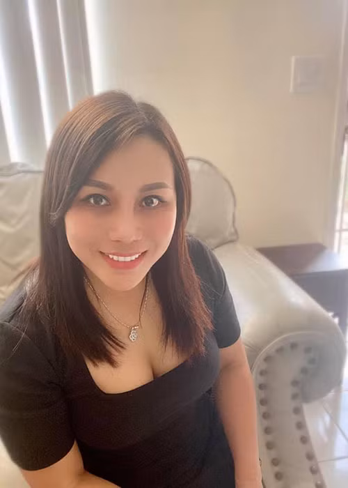 Vợ cũ của nam diễn viên phim "Gạo nếp gạo trẻ" không chỉ giảm cân mà còn thay đổi phong cách thời trang. Cô mạnh dạn mặc gợi cảm, chọn kiểu tóc mới.