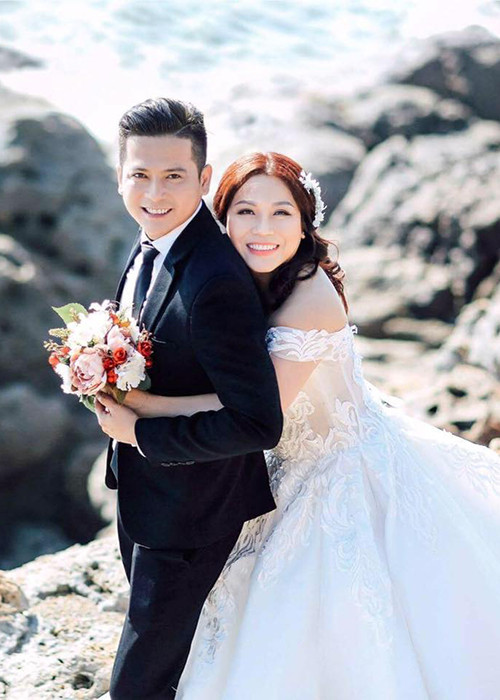 Khi mới kết hôn với Hoàng Anh, Quỳnh Như vốn bị chê kém sắc so với chồng. Vào thời điểm đó, nam diễn viên ra sức bảo vệ bà xã Việt kiều.