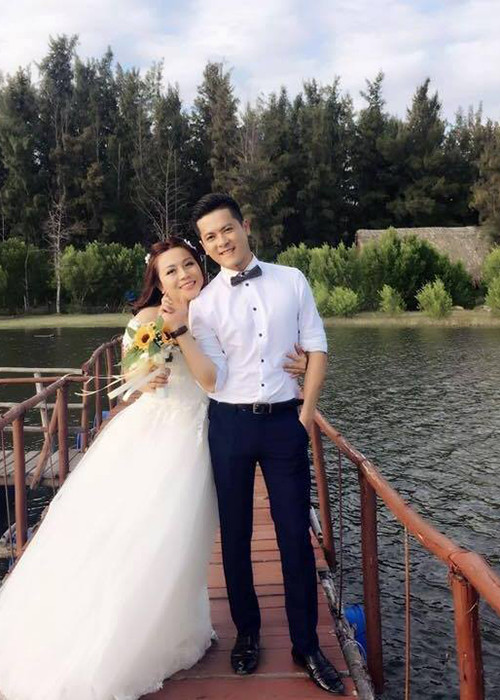 "Không cần vợ đẹp, không cần vợ giàu, không cần vợ sang, Việt kiều không quan tâm, chỉ cần mẹ chịu, mẹ đồng ý. Nhưng điều quan trọng là bản thân cảm thấy hạnh phúc. Chỉ cần hiểu nhau và khi tình yêu đã đủ lớn rồi thì đến lúc đó nhan sắc không quan trọng", Hoàng Anh từng viết.