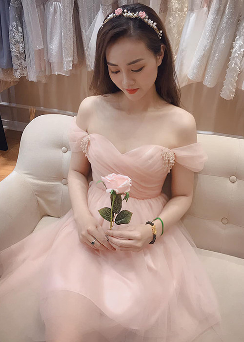 Vợ sắp cưới của nghệ sĩ Công Lý năm nay 32 tuổi, có diện mạo xinh đẹp.