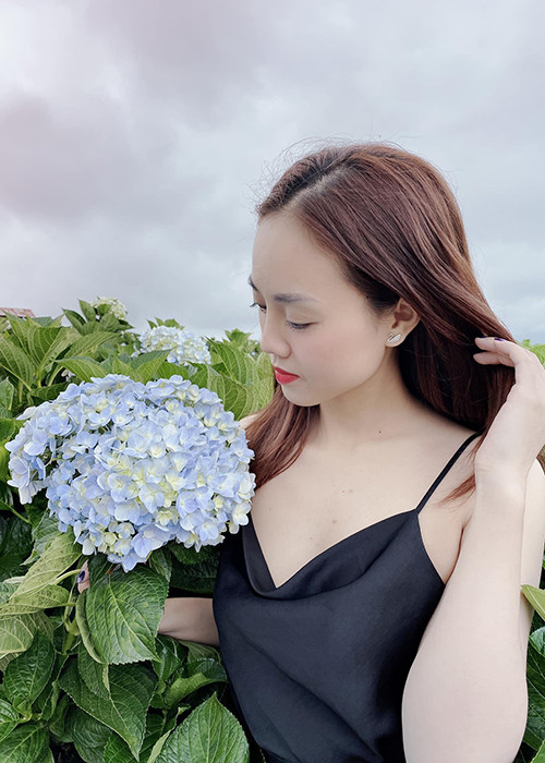 Ngọc Hà vừa xinh vừa đảm đang. Cô chăm chỉ vào bếp nấu nướng dù công việc làm báo khá bận rộn.