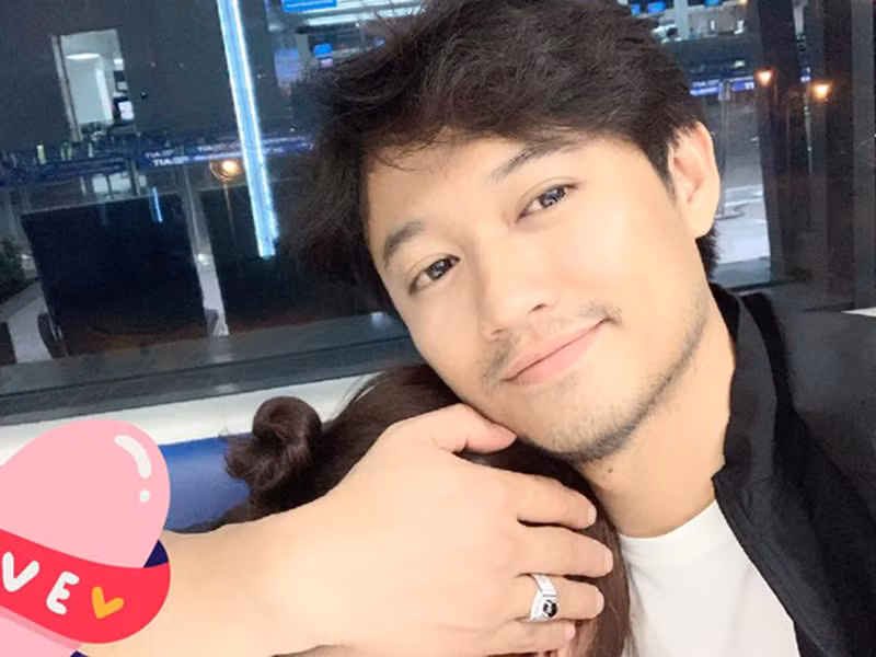 Quý Bình chưa từng đăng ảnh cận mặt nửa kia của mình. Nói về lý do giấu người yêu, nam diễn viên cho biết, anh tôn trọng sự riêng tư và cuộc sống của bạn gái.