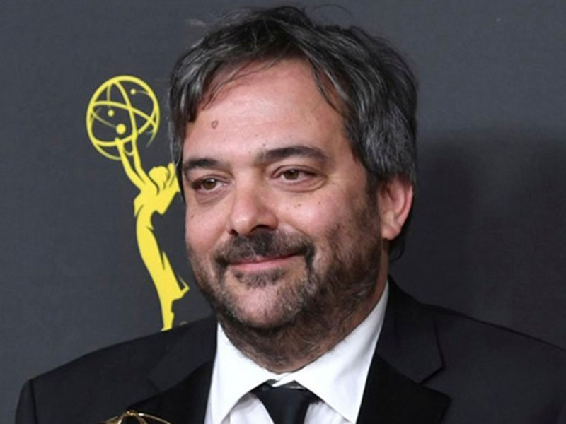 COVID-19 còn cướp đi sinh mạng của Adam Schlesinger. Nam ca sĩ, nhạc sĩ kiêm nhà sản xuất âm nhạc mất ở tuổi 53.