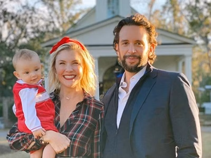 Theo Tiền Phong, Nick Cordero bắt đầu rơi vào trạng thái hôn mê vào đầu tháng 4. Sau đó, anh phải cắt chân phải vì biến chứng mà virus SARS-CoV-2 gây ra.