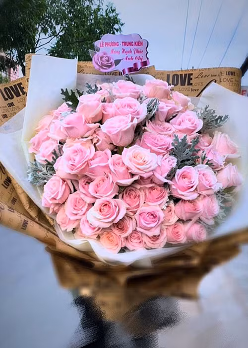 Le Phuong gui qua mung tinh cu Quy Binh lam dam cuoi-Hinh-2