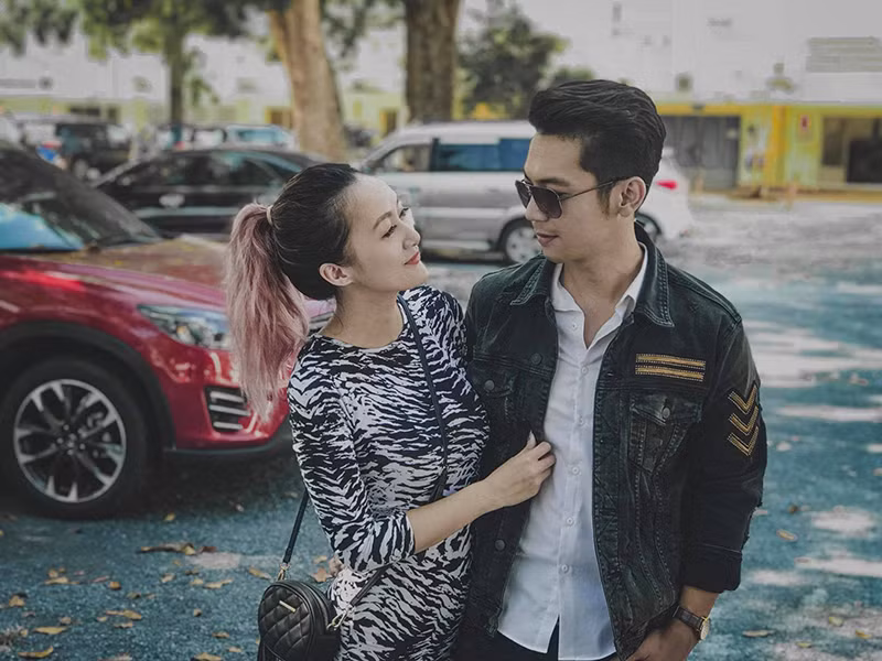 Sau đám cưới, Mai Quốc Việt sang Canada định cư cùng vợ. Hồi năm 2018, nam ca sĩ chia sẻ, ở Canada, anh đi hát nhưng không nhiều như ở Việt Nam.