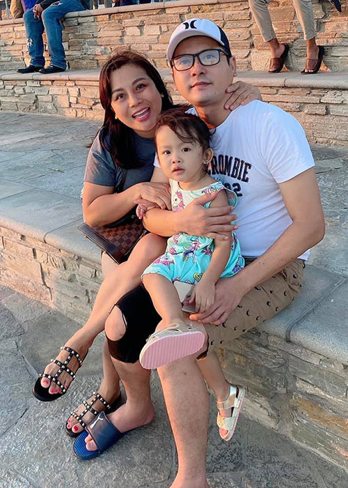 Trước khi ly hôn, Hoàng Anh và Quỳnh Như có một cô con gái chung. Cả hai có 2 năm sống xa cách trước khi nam diễn viên sang Mỹ đoàn tụ.