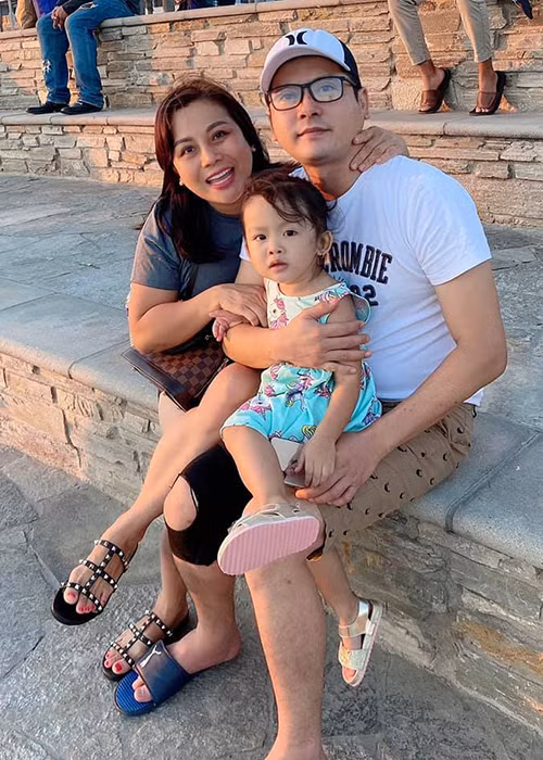 Trước khi ly hôn, Hoàng Anh và Quỳnh Như có một cô con gái chung. Cả hai có 2 năm sống xa cách trước khi nam diễn viên sang Mỹ đoàn tụ.