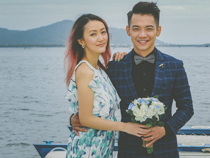 Mai Quốc Việt cũng lấy vợ Việt kiều. Bà xã của nam ca sĩ tên Kellie, bằng tuổi chồng (năm 1988), từng làm người mẫu.