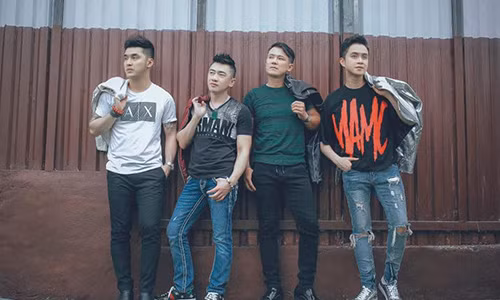 Quach Tuan Du oa khoc khi ca si Van Quang Long qua doi-Hinh-2