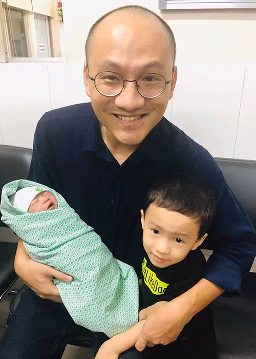 Ngoài bà xã, Phan Đăng còn thường xuyên đăng tải hình ảnh các con: một trai, một gái.