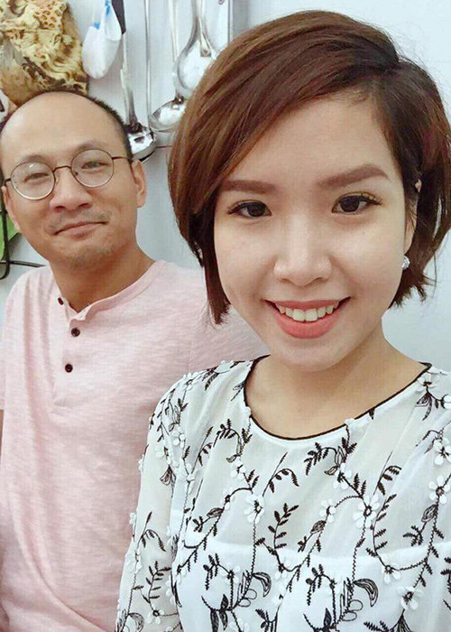 Phan Đăng vốn đã lập gia đình. Theo Tiền Phong, bà xã của anh tên Mỹ Linh, sở hữu nhan sắc xinh đẹp không kém một hot girl.