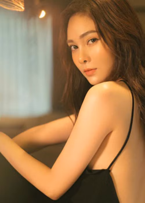 Ca sĩ Lưu Hiền Trinh chia sẻ, cô vừa đặt vé ra Hà Nội để tham gia show diễn ngày 6/12 thì nhận thông báo sự kiện hủy bỏ. Chính vì thế, nữ ca sĩ phải tự chi trả tiền vé máy bay. Ảnh: Zing