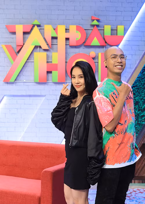 Từ khi công khai hẹn hò, Phạm Lịch và người yêu thường xuyên khoe hình ảnh hẹn hò và sánh đôi trong các chương trình.