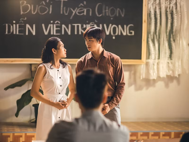 Vẻ điển trai của Lãnh Thanh trong MV "Duyên mình lỡ" của Hương Tràm. Ảnh: Người lao động