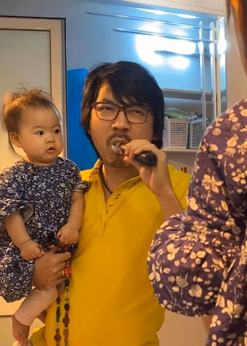 Bà xã của Đinh Tiến Dũng hạ sinh con gái thứ 2 vào năm 2019.