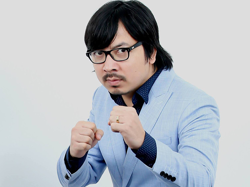 Sau đó, anh chuyển hướng sang làm ngành truyền hình.