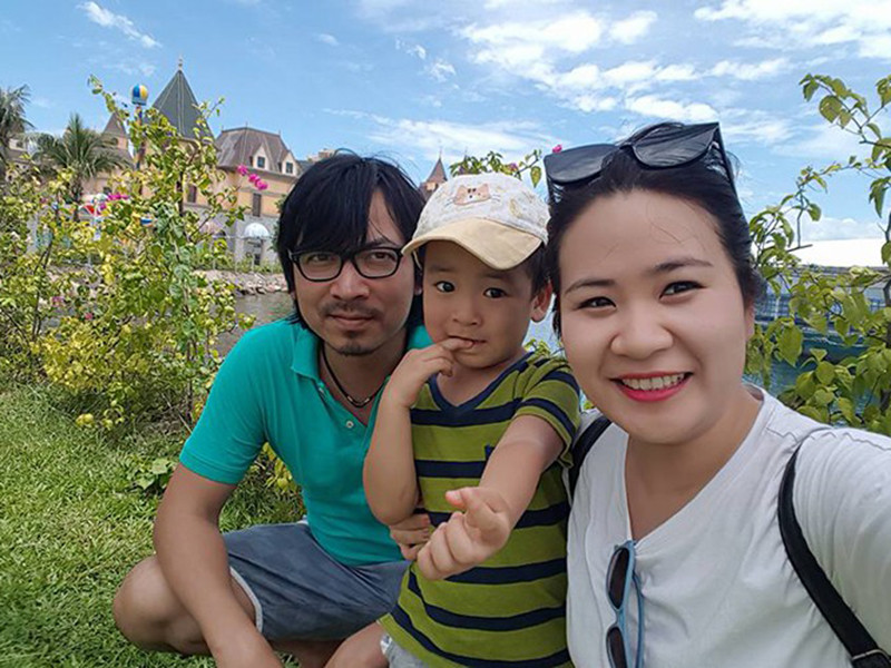 Cậu nhóc được nhận xét là bản sao của bố.