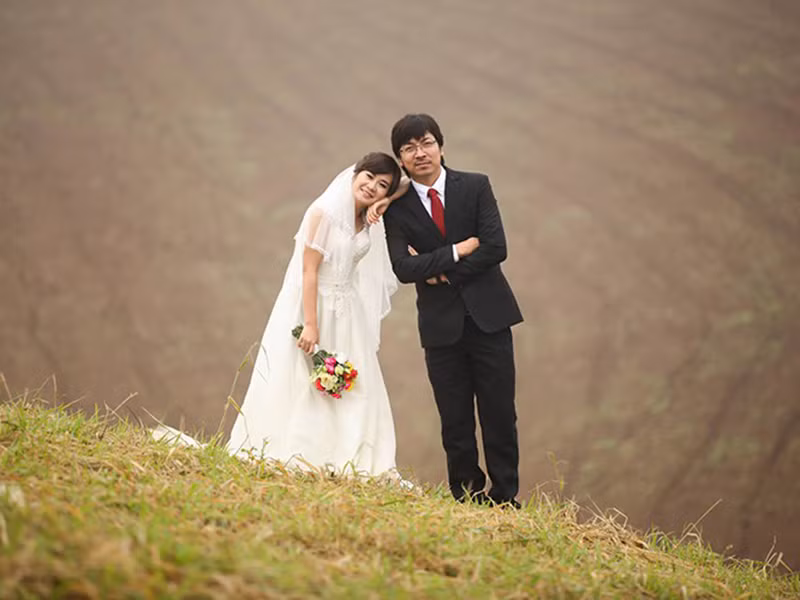 Năm 2013, nam MC “Ai là triệu phú” kết hôn với MC Hồng Nga sau gần 4 năm hẹn hò.