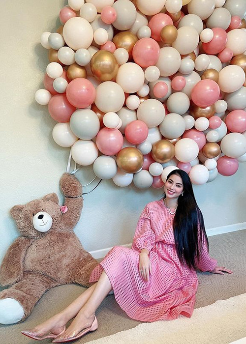 Người đẹp gốc Hải Phòng chỉ chia sẻ hình ảnh của bản thân và con trai nhỏ.