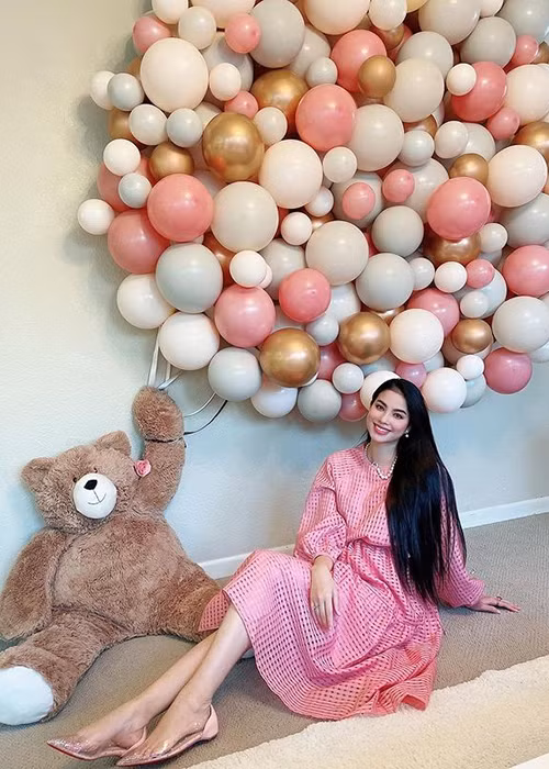 Người đẹp gốc Hải Phòng chỉ chia sẻ hình ảnh của bản thân và con trai nhỏ.