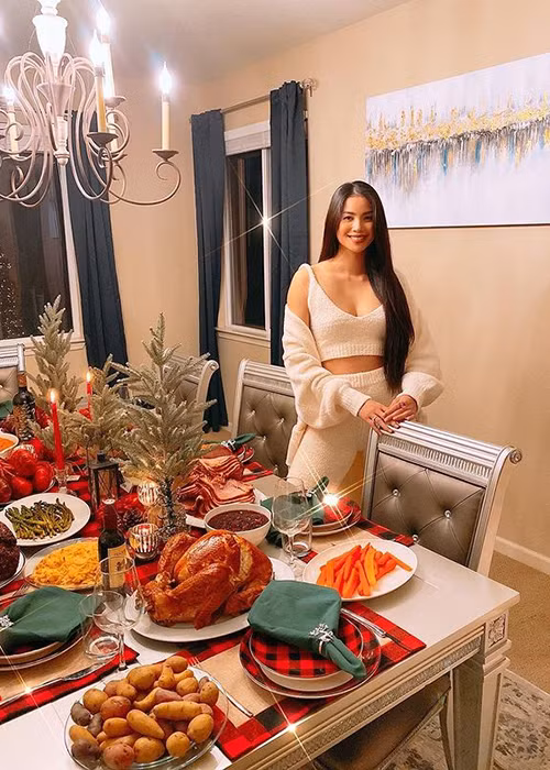 Phạm Hương ngày càng kín tiếng. Dường như, cô muốn tránh xa thị phi từng vướng phải khi sang Mỹ sinh sống.