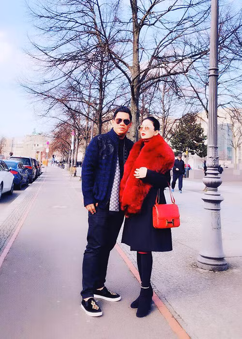 Lệ Quyên đã thông báo ly hôn chồng. Nữ ca sĩ chia sẻ, cả hai thuận tình tự nguyện ly hôn, không ai làm tổn thương ai. Phía Đức Huy kín tiếng về chuyện ly hôn, vẫn giữ ảnh vợ cũ trên trang cá nhân.