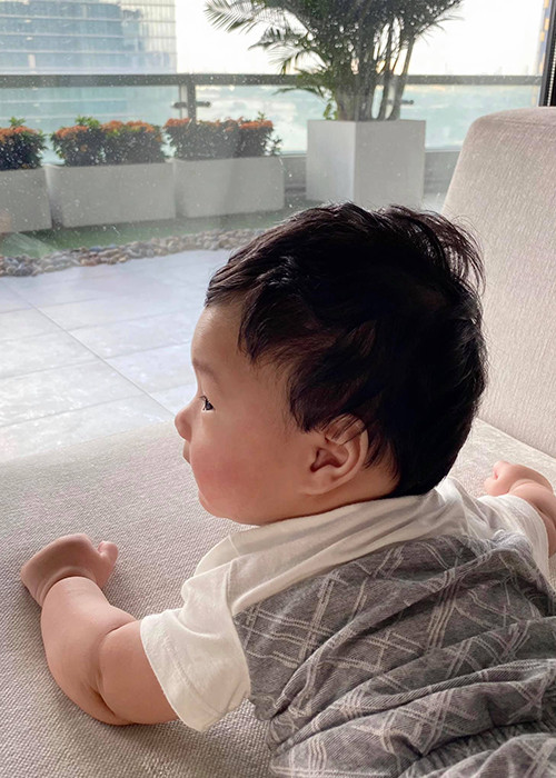 Khi khoe con trai, Hoa hậu Việt Nam 2012 "nịnh" chồng: "Chàng trai đẹp trai thứ nhì trong lòng mẹ vì xếp sau ba Tín nhé con".