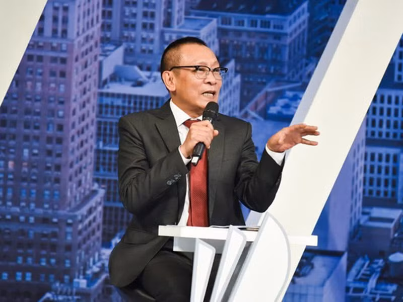 MC một thời của "Ai là triệu phú" dẫn dắt chương trình Cơ hội cho ai? mùa 1 năm 2019. Đến mùa 2, anh ngừng làm MC vì lý do sức khỏe. Thay thế Lại Văn Sâm là Thành Trung. Ảnh: Dân Việt