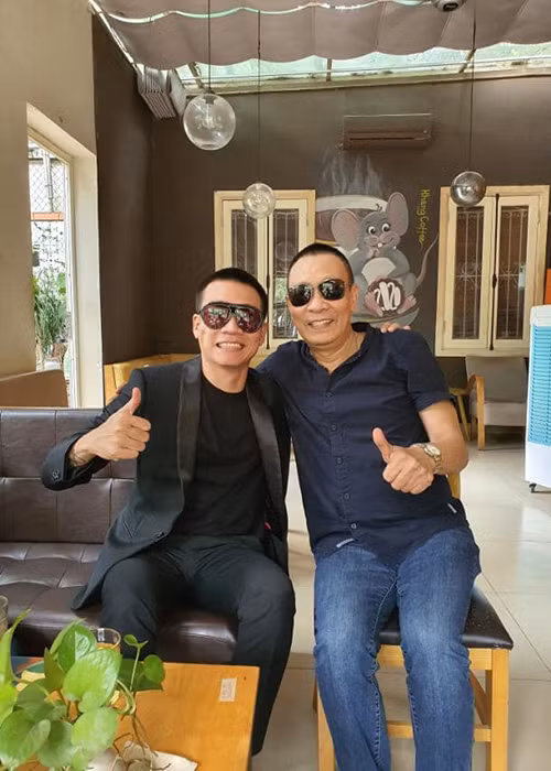 MC một thời của Ai là triệu phú khoe ảnh gặp gỡ rapper Wowy. Theo nam rapper, Lại Văn Sâm là thần tượng của anh suốt nhiều năm.