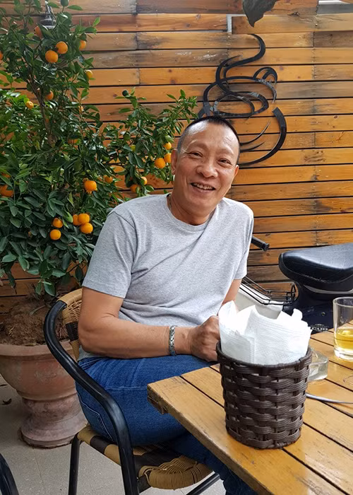 Nhà báo Lại Văn Sâm có cuộc sống khá giản dị. Theo Người đưa tin, nam MC từng phủ nhận thông tin giàu có, sở hữu biệt thự ở Hà Nội. Lại Văn Sâm cho biết bản thân không thích chung cư và không mơ ước biệt thự. Ngôi nhà của MC kỳ cựu đang sống chỉ rộng 40m2 và được xây 3 tầng.