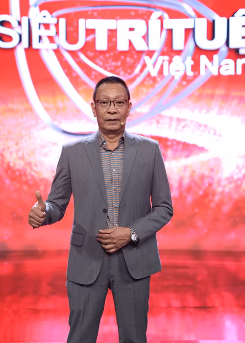 Nhà báo Lại Văn Sâm làm MC 2 mùa của chương trình Siêu trí tuệ Việt Nam. Ảnh: Thể thao văn hóa