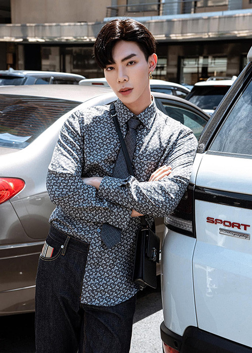 Nhờ tên tuổi ngày càng hot, Erik có cát-sê cao gấp 10 lần. Erik chia sẻ rằng, anh đã phải trải qua rất nhiều khó khăn để được như ngày hôm nay, có khả năng mua nhà, mua xe và đầu tư cho âm nhạc.