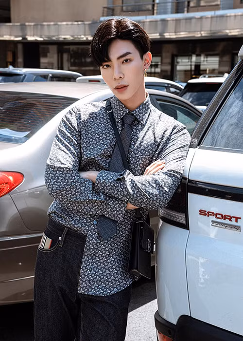 Nhờ tên tuổi ngày càng hot, Erik có cát-sê cao gấp 10 lần. Erik chia sẻ rằng, anh đã phải trải qua rất nhiều khó khăn để được như ngày hôm nay, có khả năng mua nhà, mua xe và đầu tư cho âm nhạc.