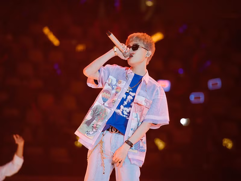 Ngoài hát, Jack còn có khả năng sáng tác. “Hồng nhan”, “Bạc phận”, “Sóng gió” được Jack sáng tác trong năm 2019.