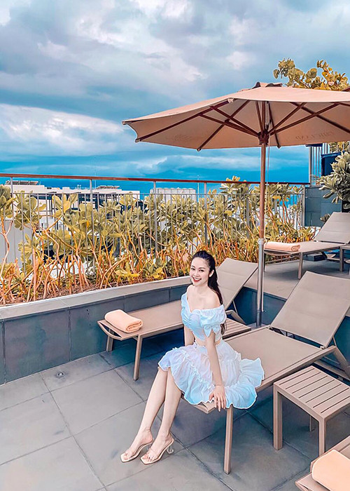 Nữ MC khoe vẻ quyến rũ, trẻ trung trước khi lấy chồng.