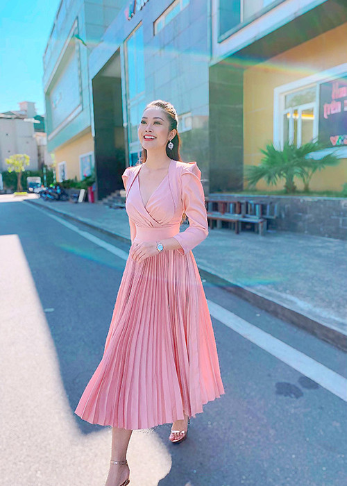 Trong mắt Thùy Linh, bạn trai là người hiền lành, nhẹ nhàng, ấm áp, lạc quan và đơn giản.