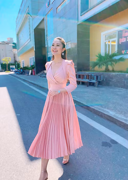 Trong mắt Thùy Linh, bạn trai là người hiền lành, nhẹ nhàng, ấm áp, lạc quan và đơn giản.