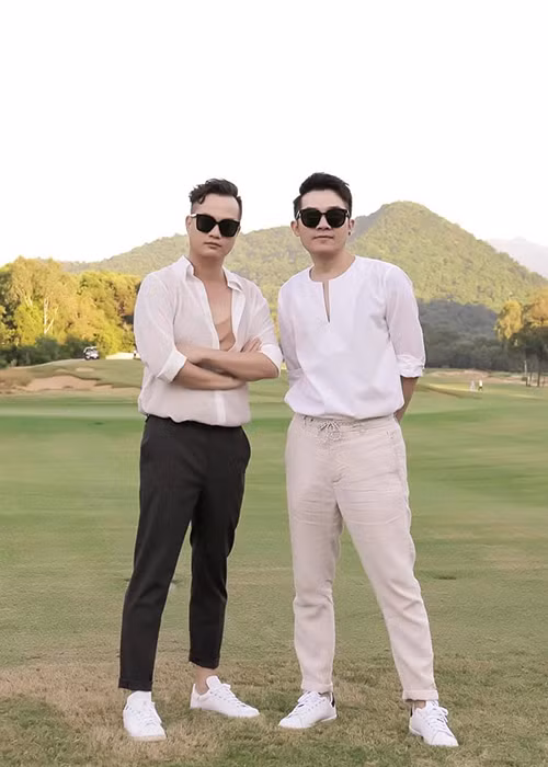 Trước “Gái già lắm chiêu V: Những cuộc đời vương giả”, Bảo Nhân và Namcito làm đạo diễn của các phần trước đó, trong đó “Gái già lắm chiêu 3” năm 2020 đạt 165 tỷ đồng sau 2 tuần công chiếu. Ít ai biết, cả hai đều là đạo diễn tay ngang.