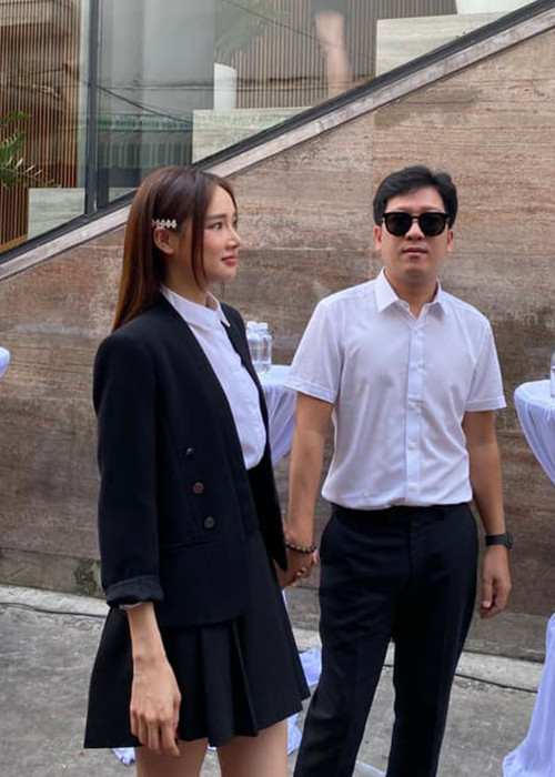 Nhã Phương từng tiết lộ, vợ chồng cô dự định sinh thêm con vào năm sau và Trường Giang rất thích có hai cô con gái.