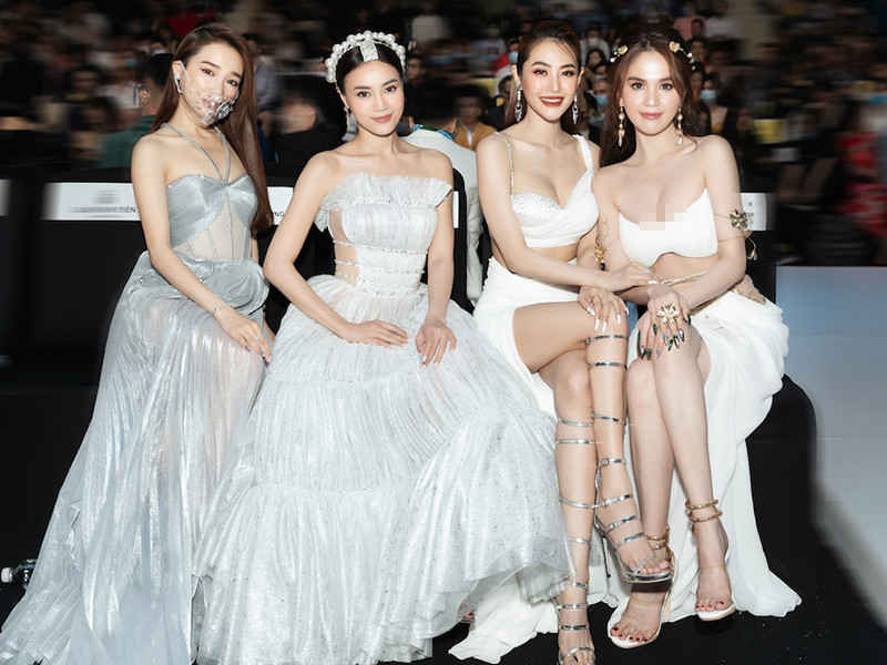 Vào tối ngày 6/12, Ngọc Trinh có dịp đọ sắc cùng Nhã Phương, Ninh Dương Lan Ngọc và Linh Chi. Ảnh: Saostar