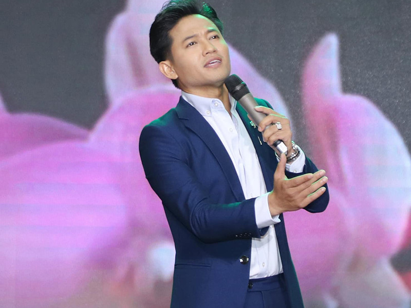 Quý Bình từng công khai hẹn hò Lê Phương nhưng phủ nhận tin đồn tình cảm với Lâm Khánh Chi, Minh Hằng và Tố My.