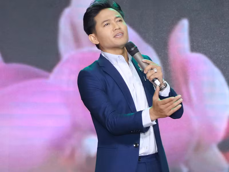 Quý Bình từng công khai hẹn hò Lê Phương nhưng phủ nhận tin đồn tình cảm với Lâm Khánh Chi, Minh Hằng và Tố My.