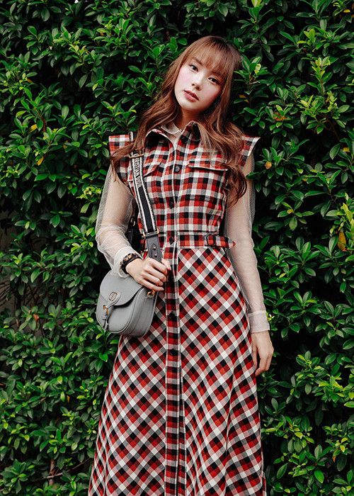 Thực tế, Minh Hằng hẹn hò bạn trai doanh nhân hơn cô 10 tuổi từ năm 2015. Cô giấu danh tình của nửa kia để anh có sự riêng tư.