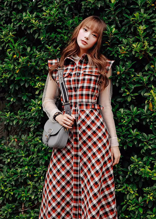 Thực tế, Minh Hằng hẹn hò bạn trai doanh nhân hơn cô 10 tuổi từ năm 2015. Cô giấu danh tình của nửa kia để anh có sự riêng tư.