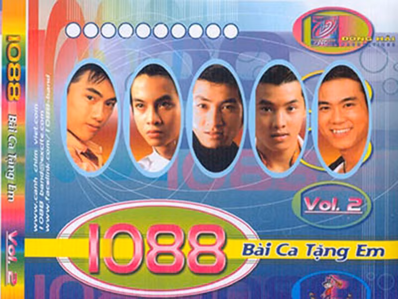 Trong 2 năm hoạt động, nhóm 1088 của Ưng Hoàng Phúc được nhiều khán giả yêu mến qua các ca khúc như “Gửi tình theo gió”, “Năm anh em trên một chiếc xe tăng”. Ảnh: Khám phá